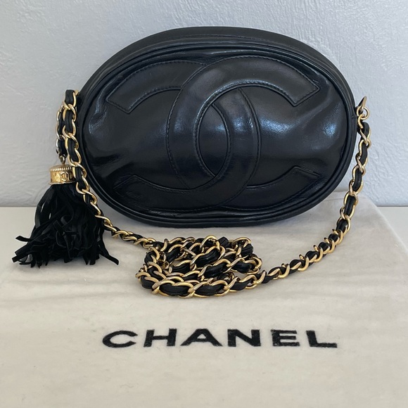 ✨SOLD✨Chanel Vintage Oval Lambskin CC Camera Chain Bag - Picture 2 of 14